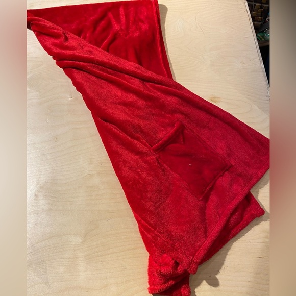 Fleece Scarf with Pockets (LE) - Picture 15 of 16